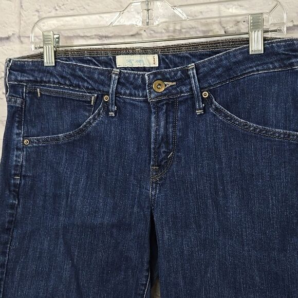 Levi's 545 Women's Bermuda Stretch Pockets Cuff Mid-Rise Distressed Denim Short - Picture 3 of 9
